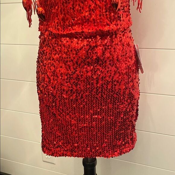 Love on a hanger Red Sequin Off-Shoulder 2pcs top & skirt - Picture 5 of 7
